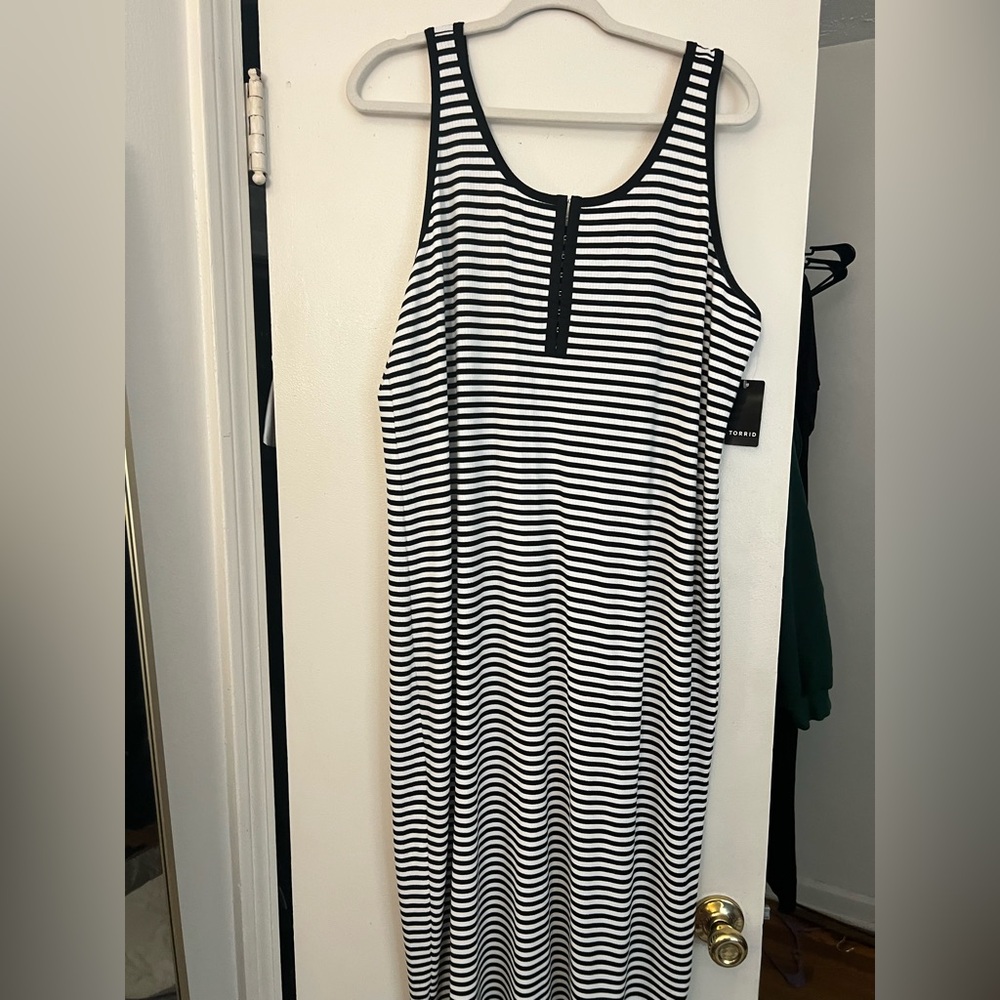 Torrid Black and White Sheath Midi Dress